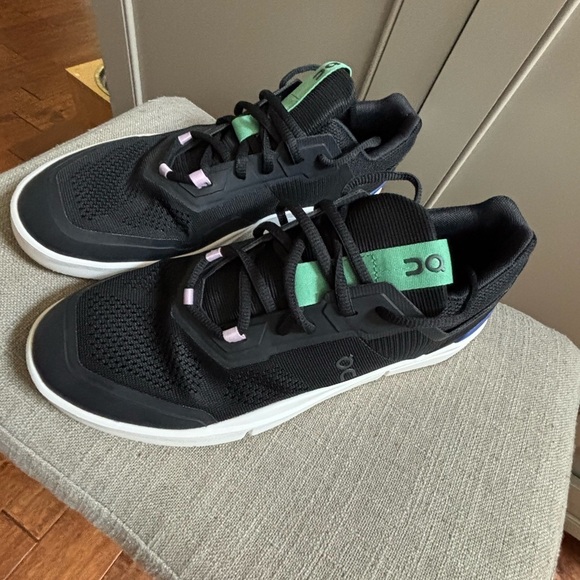 On Running Shoes - On Running Trainers Size 9.5W The Roger Spin Black Green